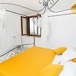 Panariello Palace أَجيرولا