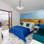 Panariello Palace أَجيرولا
